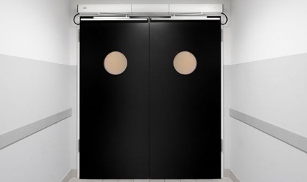 De zilveren Opener van de de Schommelingsdeur van de Metaaloppervlakte Automatische voor Schoon Zaal Röntgenstraalbewijs