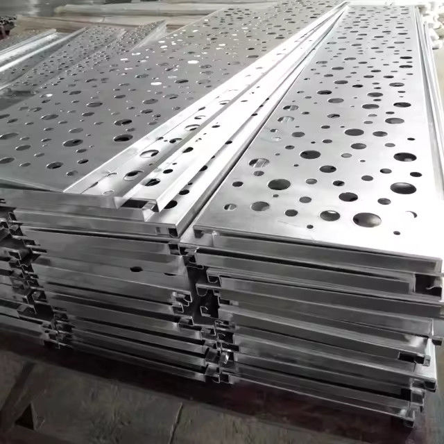 Hoog geluidsisolatie aluminium composiet paneel met hoge corrosiebestendigheid 2440 mm lengte