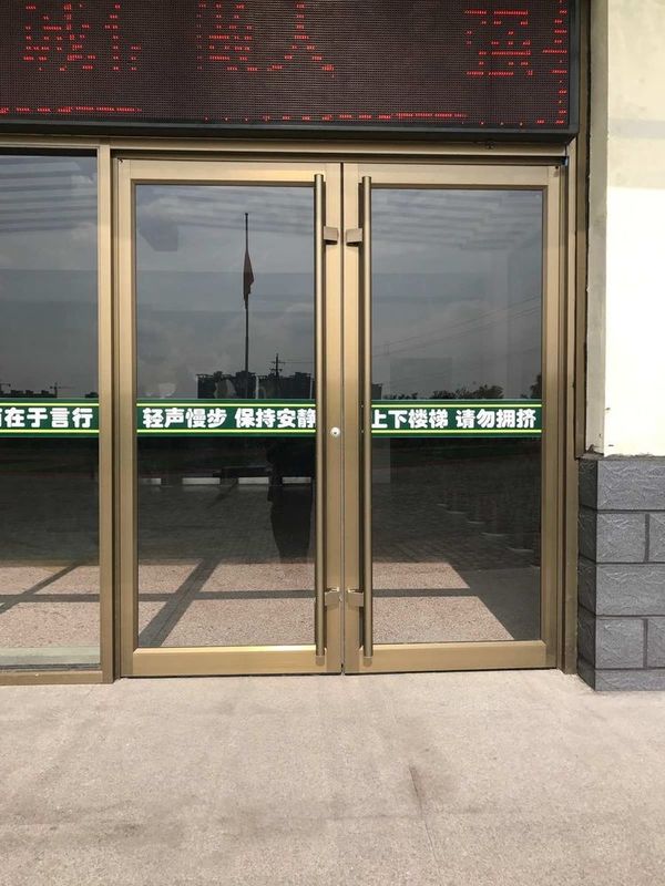 Hoogwaardige thermische isolatie circuitbreaker Aluminium legering commerciële Kfc Shop Front Swing Door