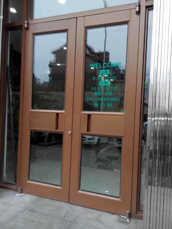Dubbellagig hol gehard glas Rode kleur Middenplaat Stijl automatische schommeling Kfc Dy Commerciële deur met automatische