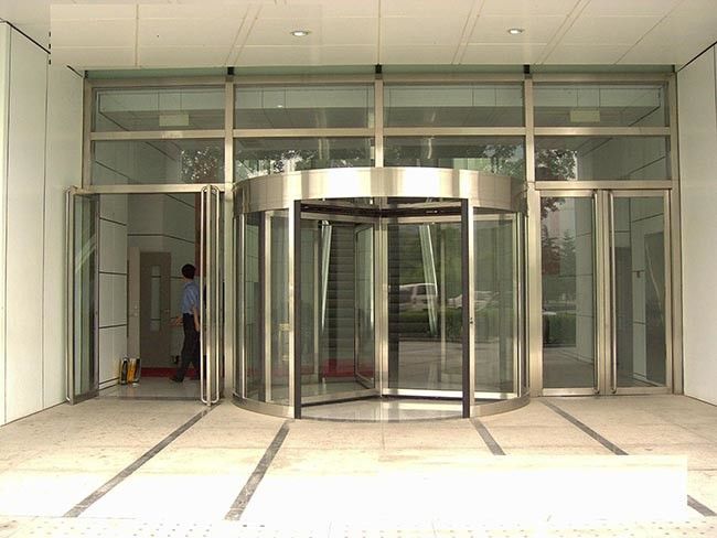 Verander uw ingang met onze state-of-the-art automatische draaideur